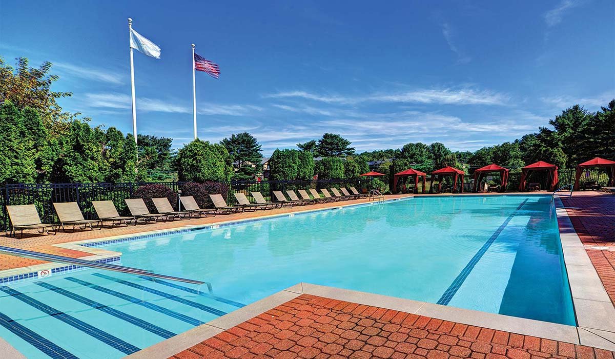 Royal Crest Warwick - Pool